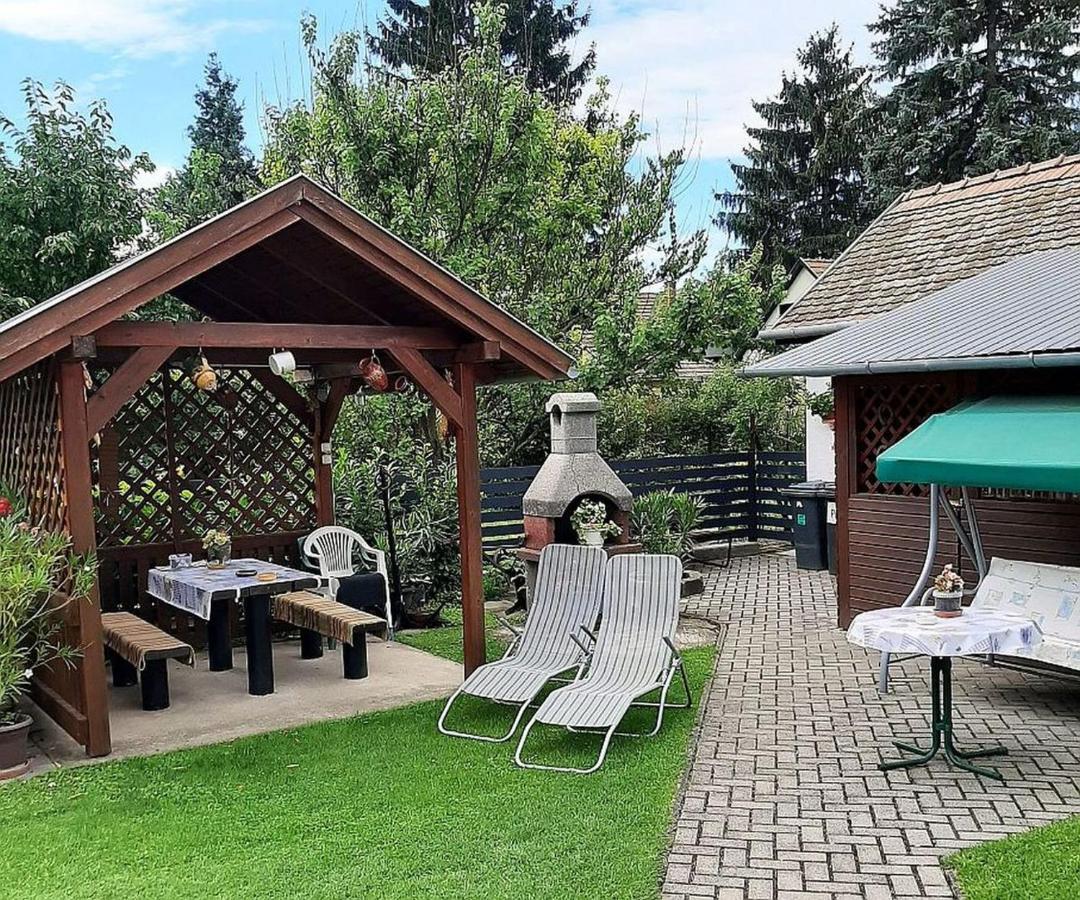玫瑰小屋旅馆 维谢格拉德 外观 照片