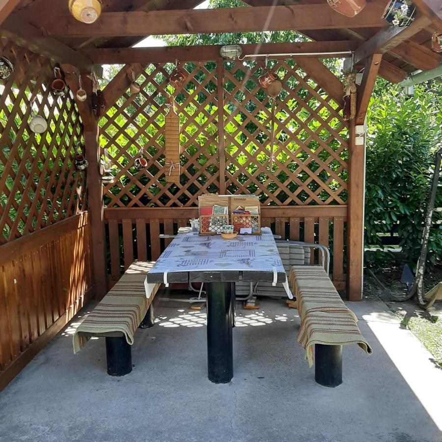 玫瑰小屋旅馆 维谢格拉德 外观 照片